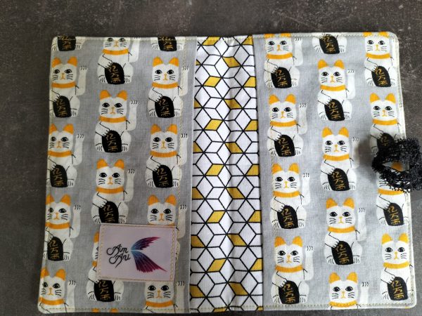 Protège carnet de santé chat/chien maneki neko jaune – Image 2